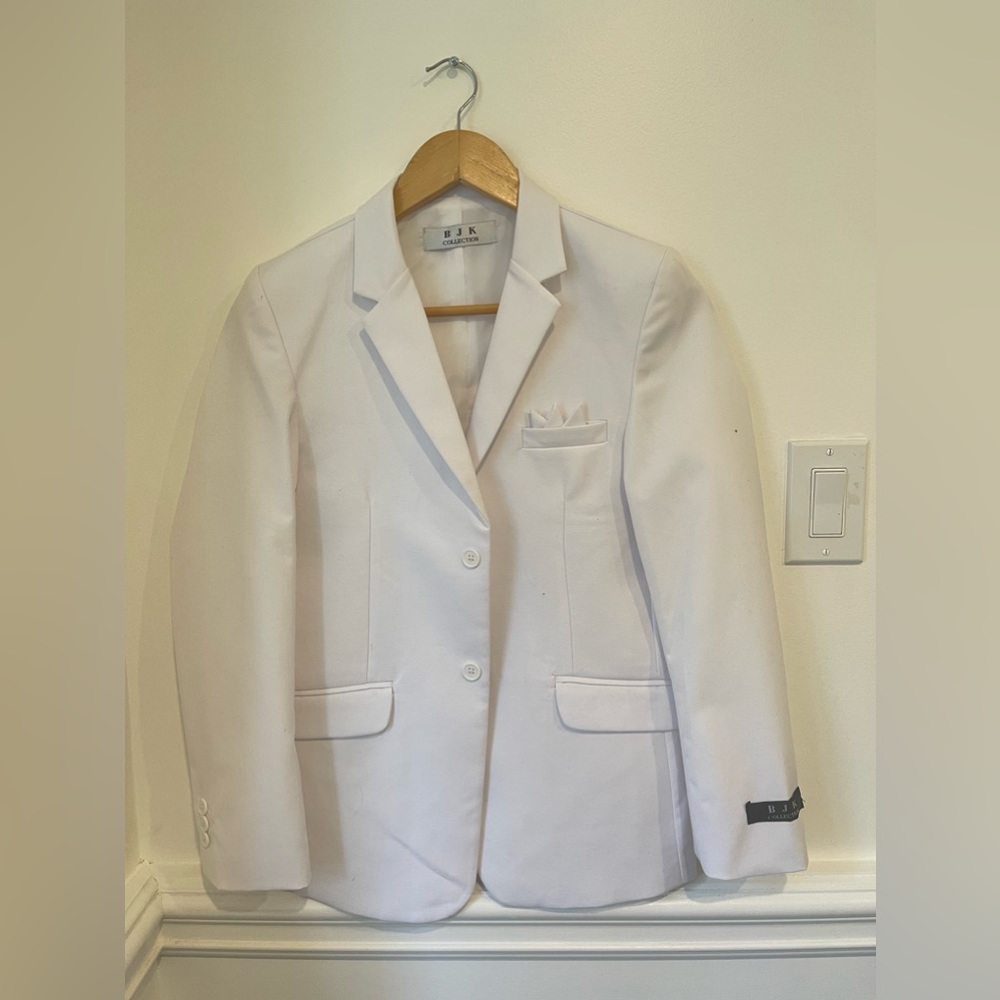 Boys suit. New without tags.
